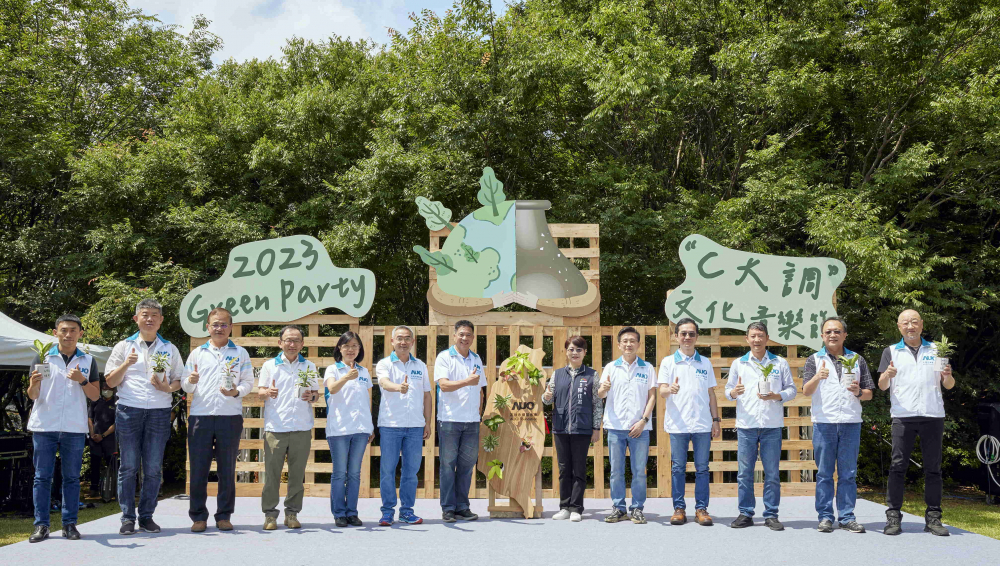 友達光電攜手供應商夥伴及台中市政府，共同倡議及推廣加樹減塑、節能減碳的淨零綠生活