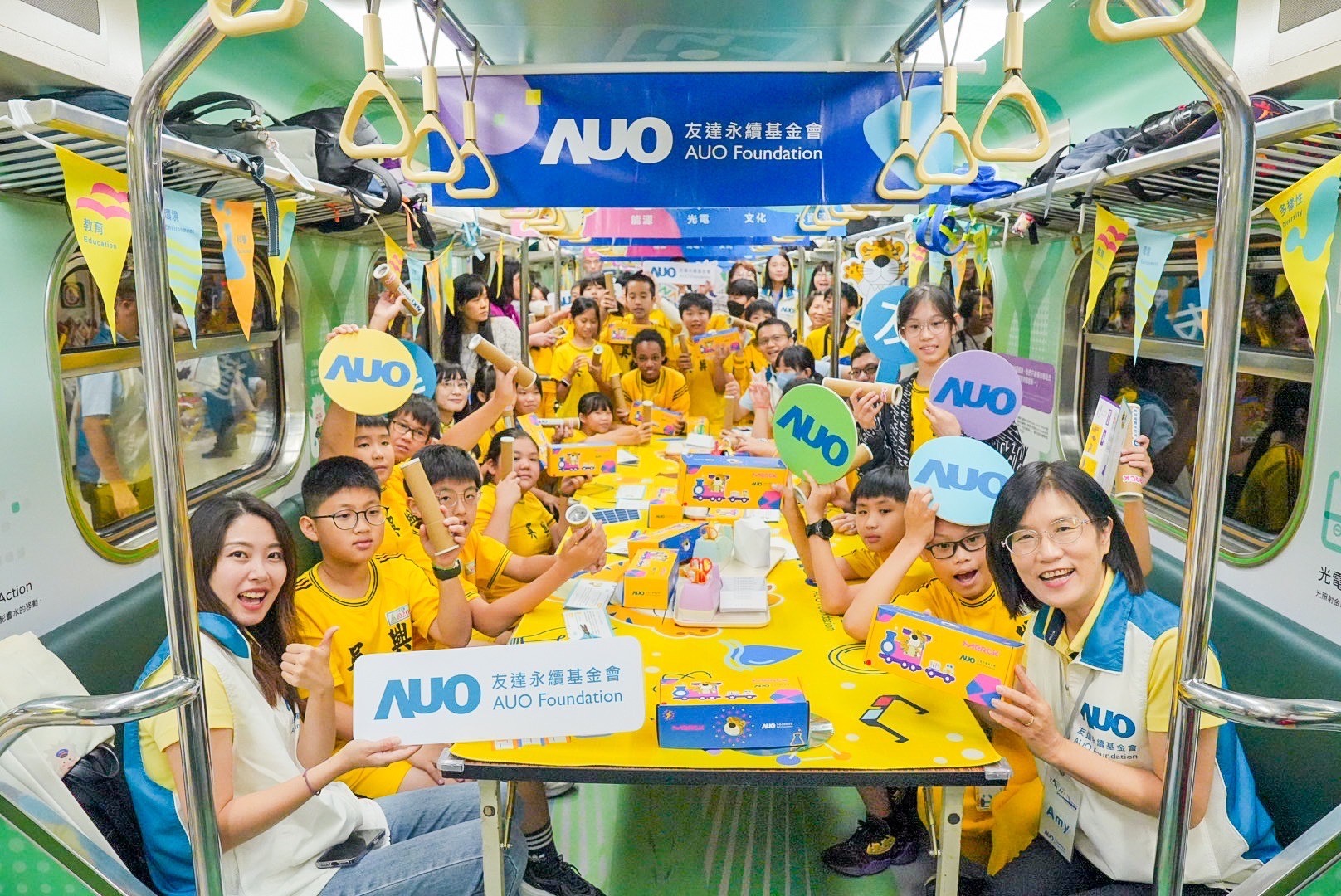 友達永續基金會響應國科會推動的「臺灣科普環島列車」正式啟航，透過「生活中的科學」車廂課程設計，展開為期6天巡迴全臺17個縣市、停靠32站的移動式科普之旅