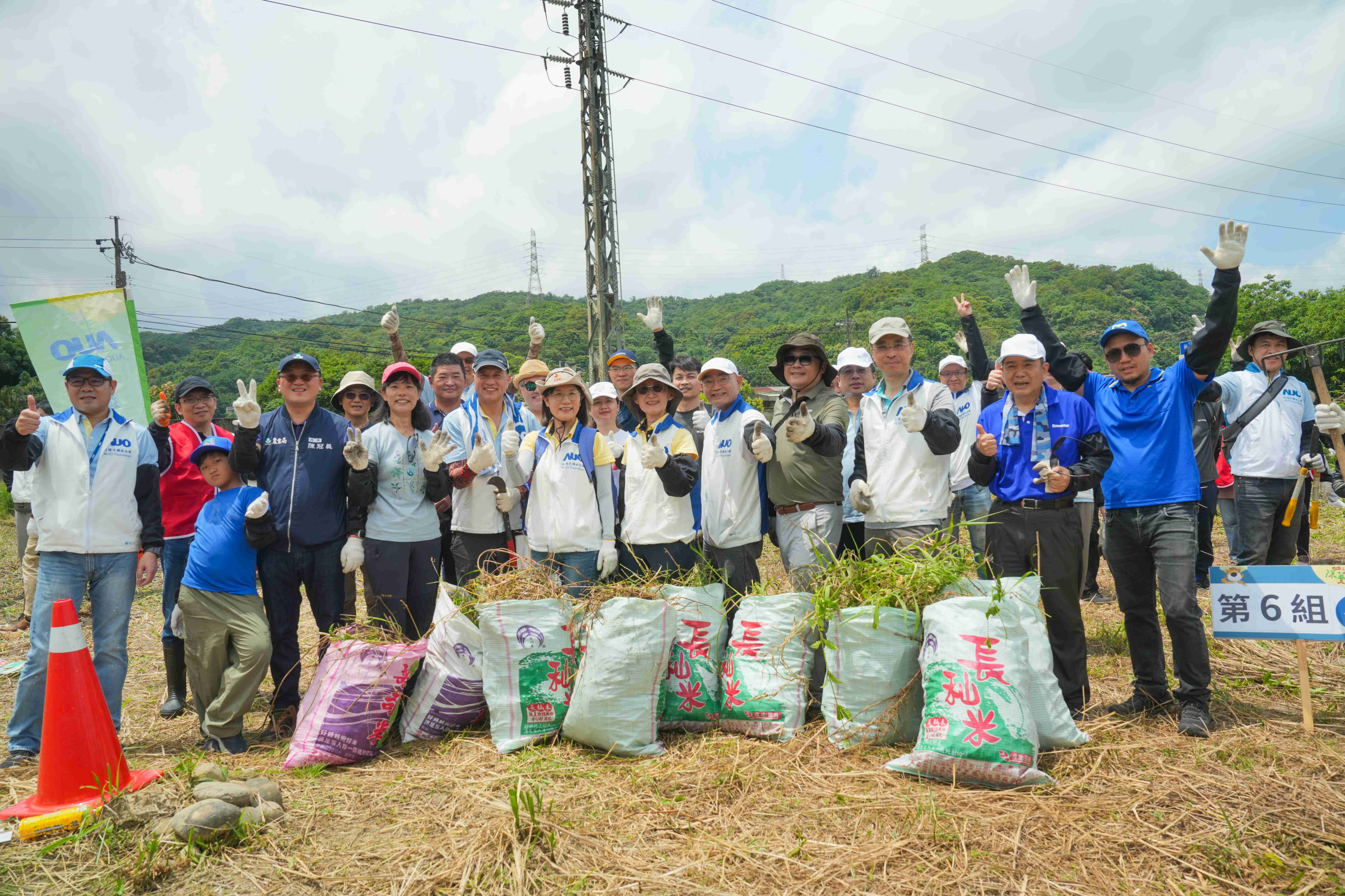 友達永續基金會今（17）日在桃園龍潭廠區舉辦「手護台灣綠色堡壘　Green Party除蔓生活節」，由友達光電暨友達永續基金會董事長彭双浪攜手政府、供應商等合作夥伴共同參與